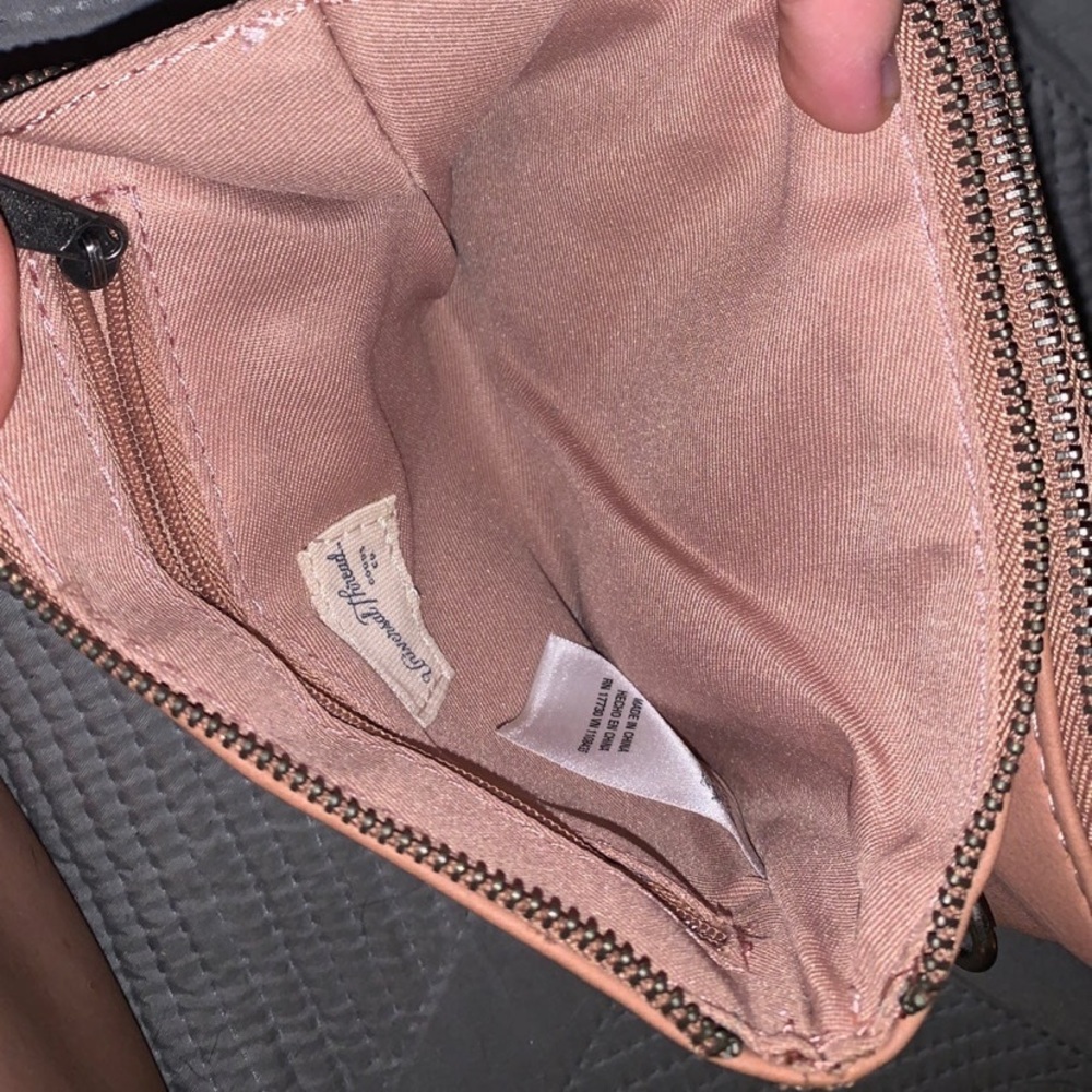 Universal Thread wallet - Picture 3 of 7